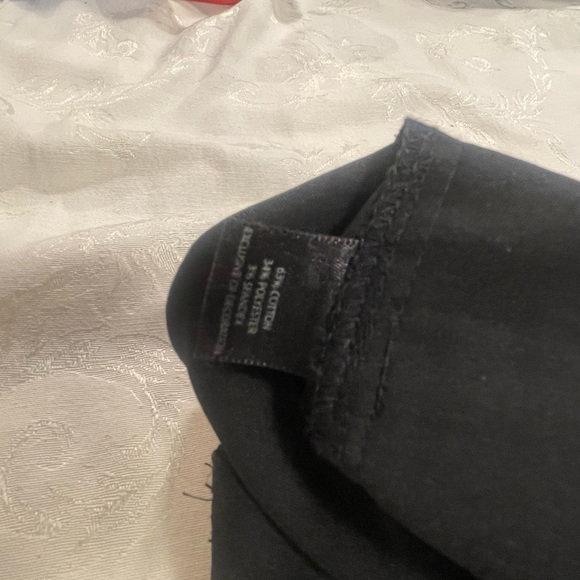 SOLD. White House Black Market (WHBM). Pants/Capris. LIKE NEW. SZ 6. - Picture 3 of 6